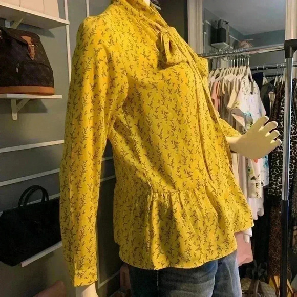 Loft Yellow Floral Vine Peplum Tie Neck Blouse Size SP - Picture 6 of 12